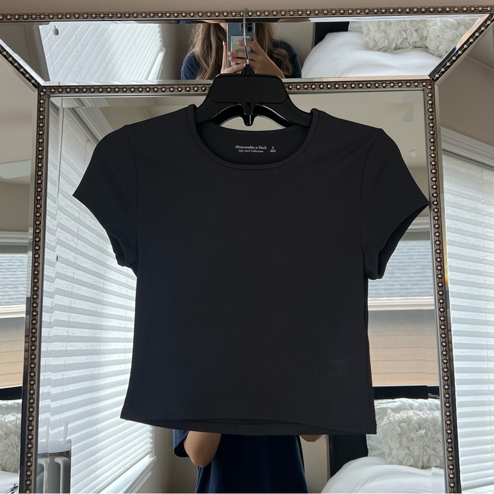 Abercrombie Basic Cropped Tee